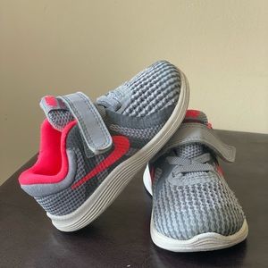 Nike toddler shoes size 6C